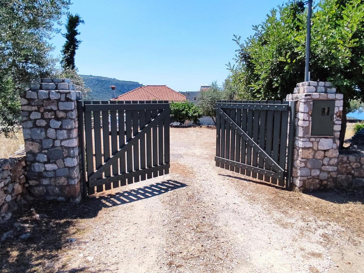 Athina'S Stone House In Kardamyli Villa Eksteriør billede